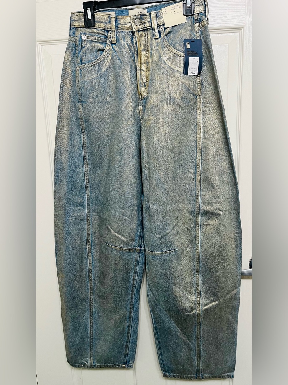 Women’s Metallic Washed Blue Jeans. Size 4 .NWT